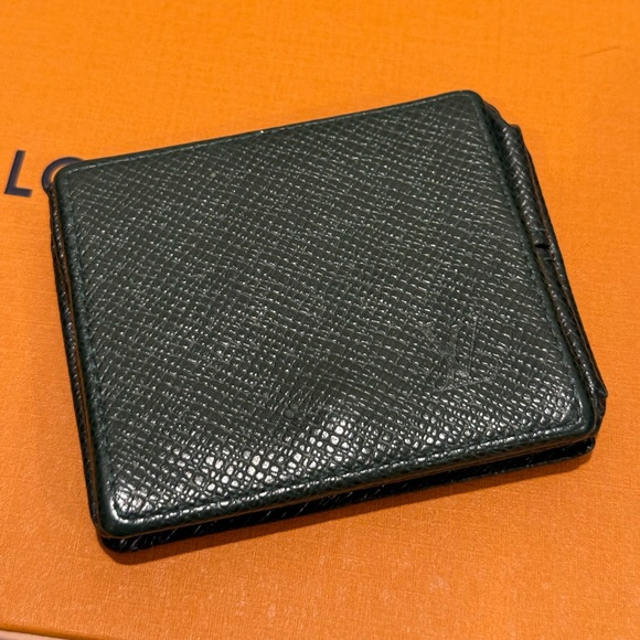 Louis Vuitton Taiga Leather coin pouch - Picture 1 of 6